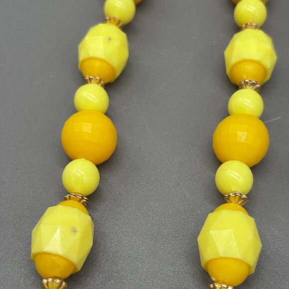 Vintage Mod Yellow Thermoset Plastic Bead Necklace Faceted Gold Tone Spacers 30" - Picture 6 of 7
